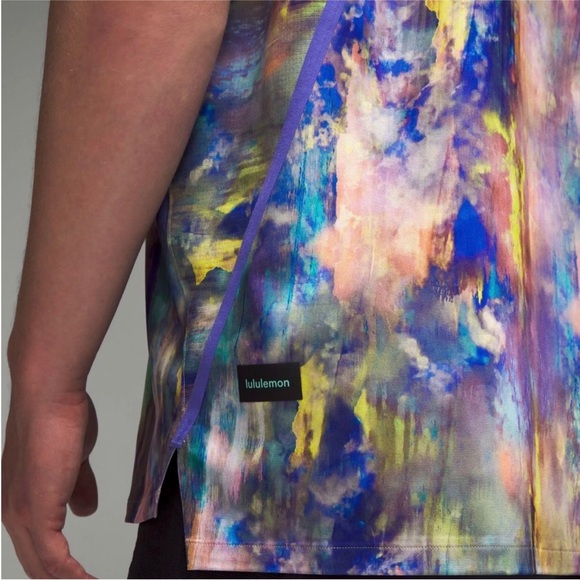 Lululemon Water-Repellent Hiking Short Sleeve Shirt Size Large - Picture 4 of 9